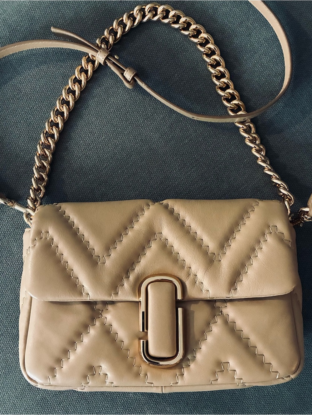 Marc Jacobs The Mini J Marc Quilted Leather Shoulder Bag Beige Gold Chain - Picture 2 of 5